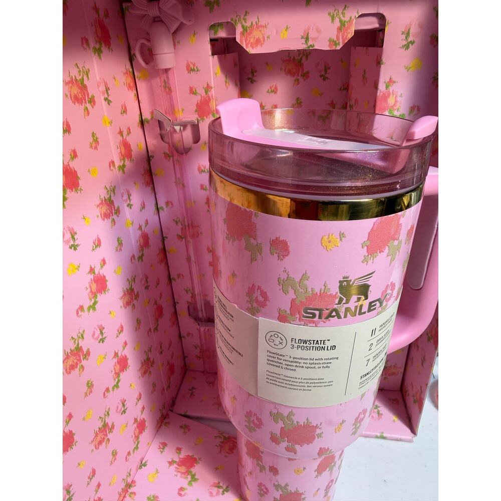 Stanley 1913 x LoveShackFancy 40oz H2.0 FlowState Quencher Ribbon Rosa NIB - Picture 5 of 12